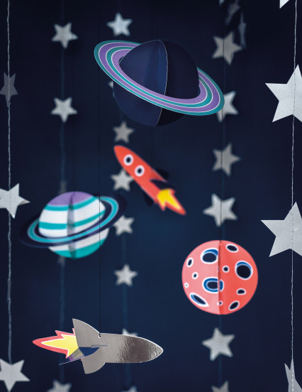 5 Kartonnen hangdecoraties space adventure 17 x 10 - 19 x 7 cm 2